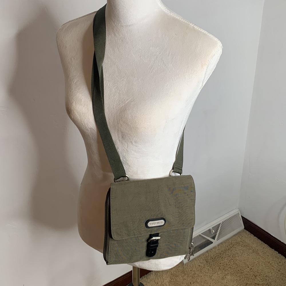 Baggalini Dark Green Nylon Lightweight Travel Bag with built in wallet MCB3617 - Picture 9 of 9